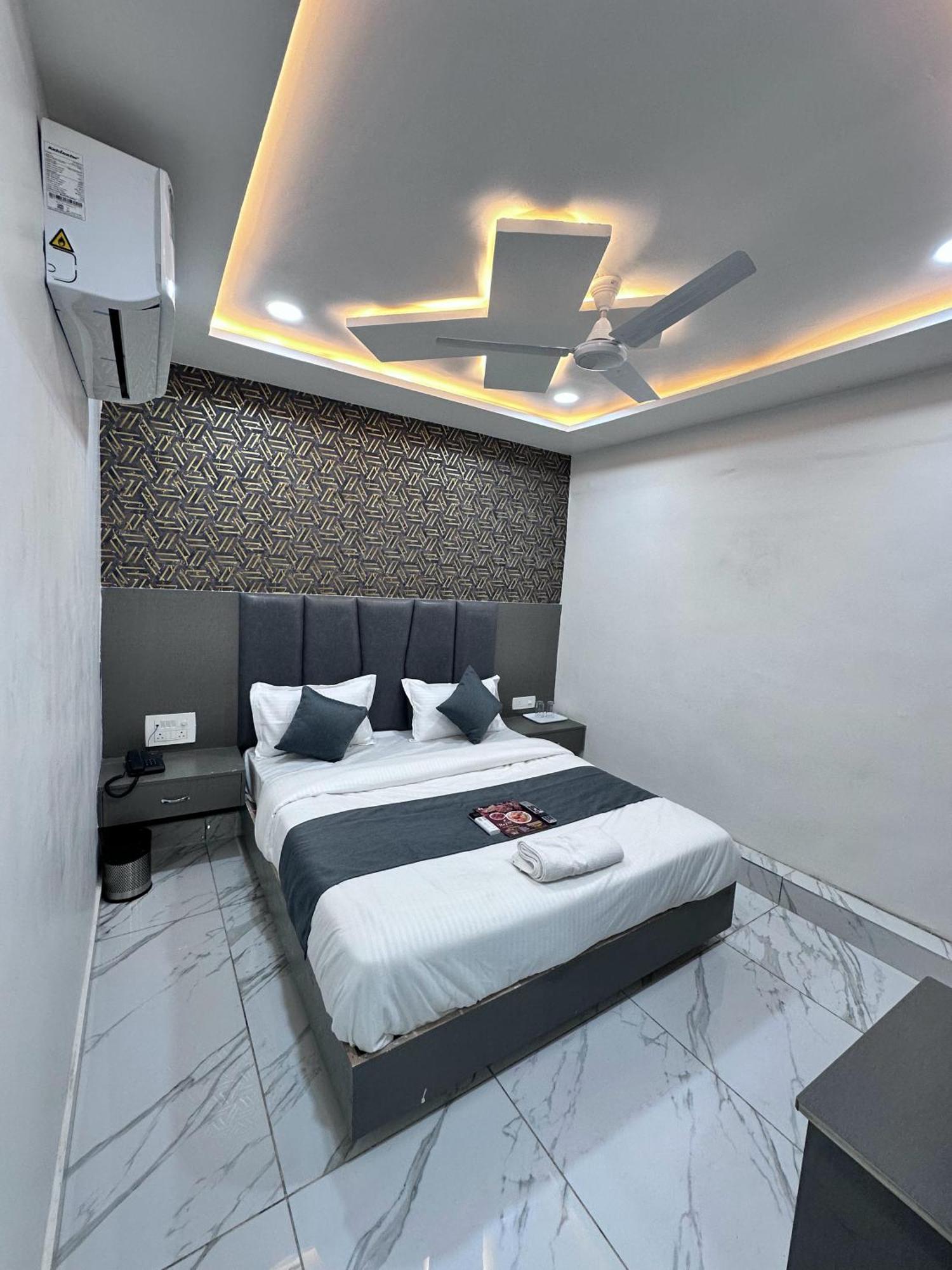 Hotel The Pacific Ahmedabad Airport Eksteriør billede